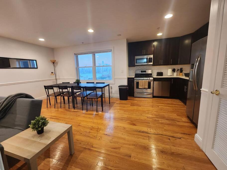 Ferienwohnung Luxurious 2 Bed ! Mins To Nyc! Union City Exterior foto