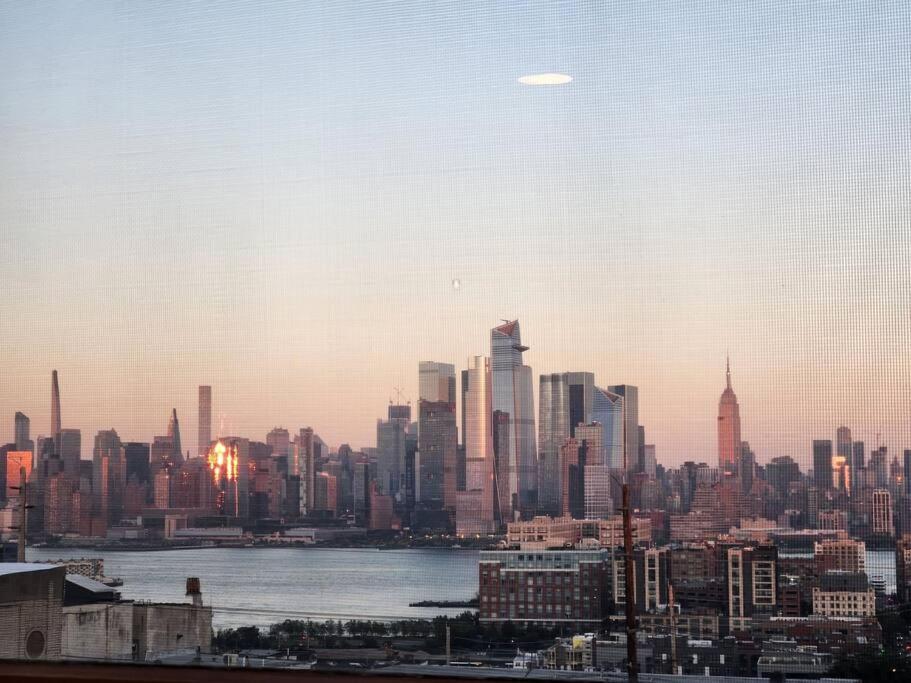 Ferienwohnung Luxurious 2 Bed ! Mins To Nyc! Union City Exterior foto