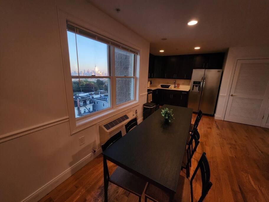 Ferienwohnung Luxurious 2 Bed ! Mins To Nyc! Union City Exterior foto